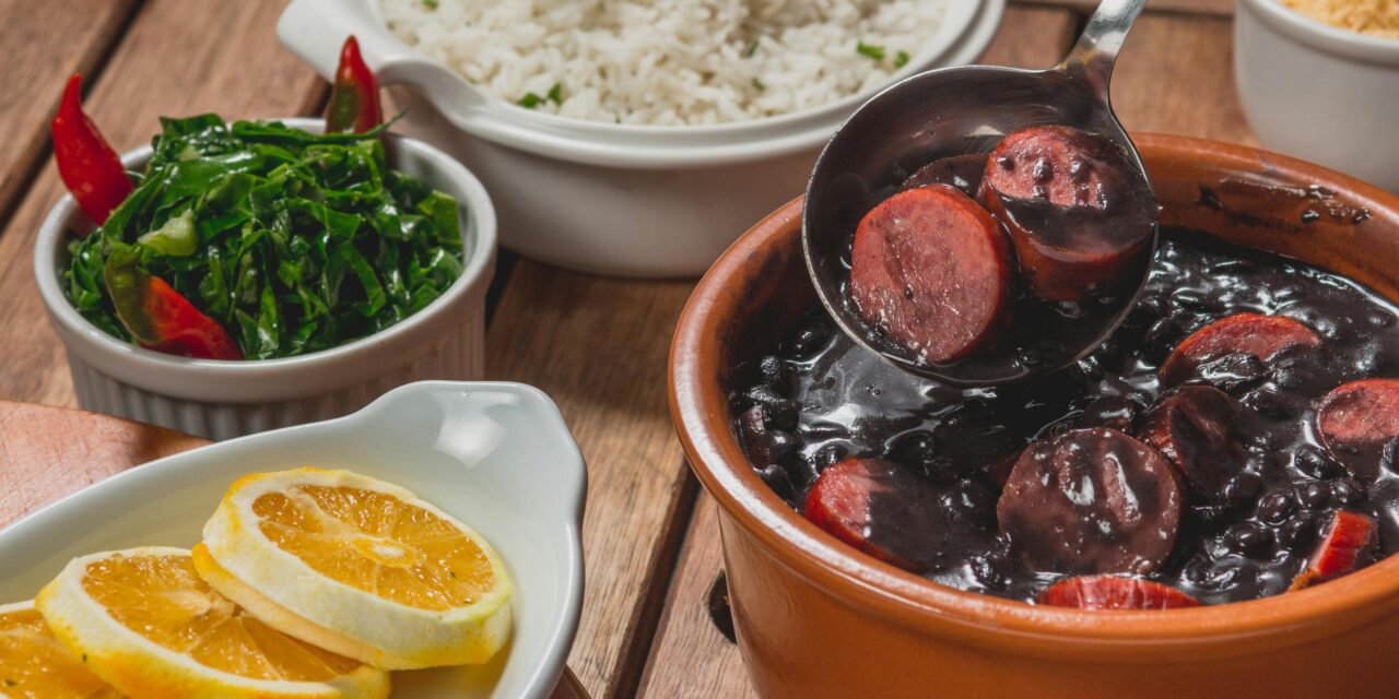 Receita de feijoada completa: o prato nacional brasileiro passo a passo com dicas para fazer em casa